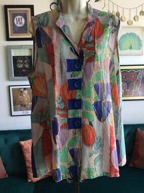 RADZOLI size XL Artsy Buttons Floral Print Sleeveless Wearable Art A-Line Top